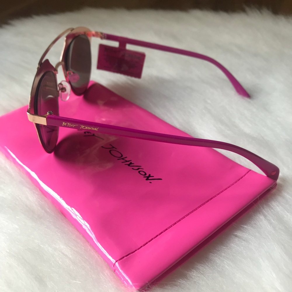 Betsey Johnson Retro Sunglasses - Picture 5 of 8